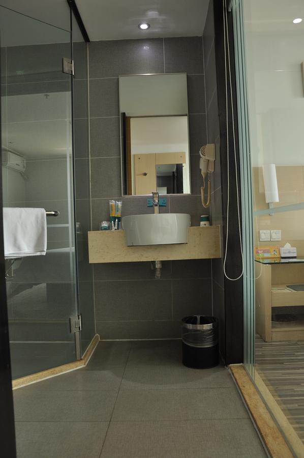 City Comfort Inn Wuhan Caidian Square Екстериор снимка